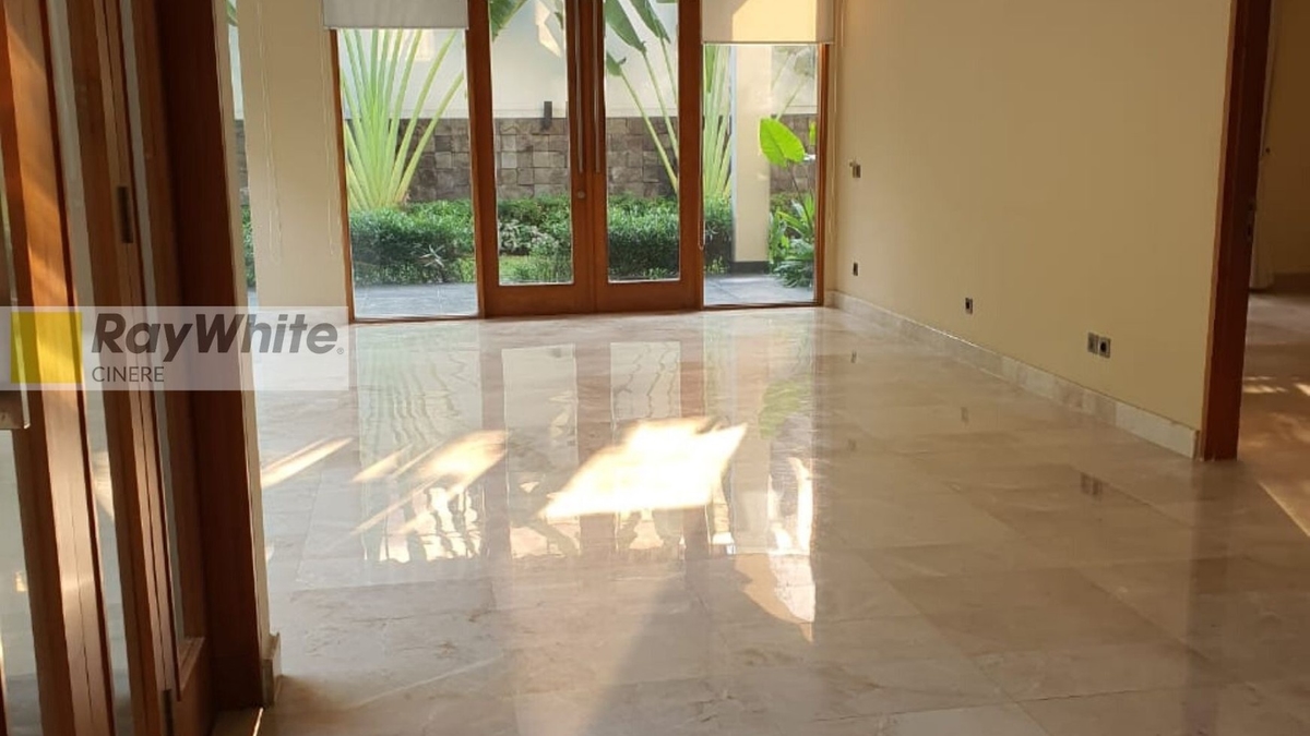 Sewa Rumah dalam town house di Kemang