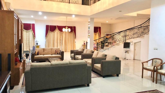Sewa Rumah Super Megah Dengan Private Pool di Villa Cinere Mas