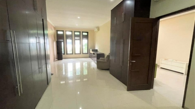 Sewa Rumah Modern Terawat Lokasi Bagus Di Pondok Indah image 3