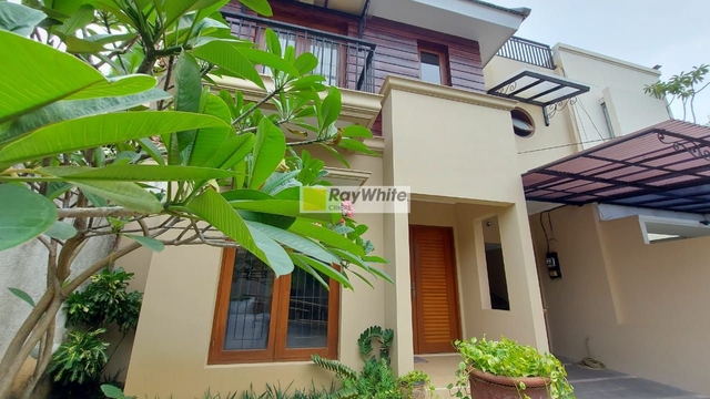 Sewa Rumah Asri Bangunan Baru Siap Huni Dalam Town House Di Cipete