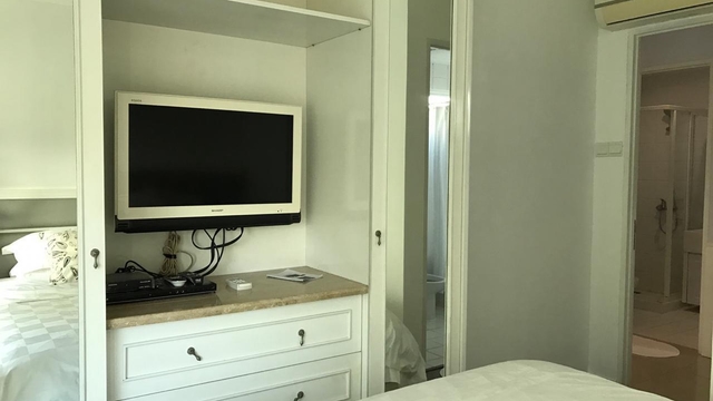 Sewa Apartemen Hamptons Park image 2