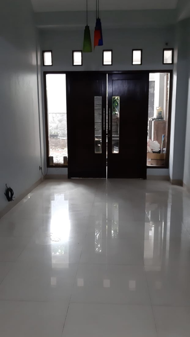 Sewa Rumah dengan Kondisi Baik dan Menarik di Cinere Raya image 2