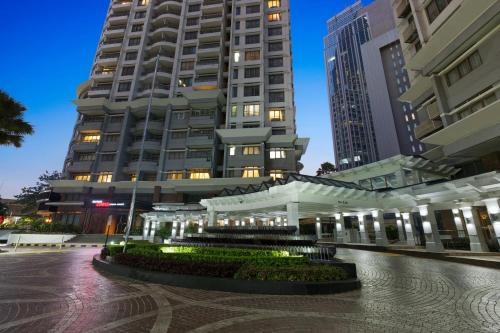 Sewa Clean & Cozy 2BR Apartment Unit at Hampton's Park Cilandak image 6