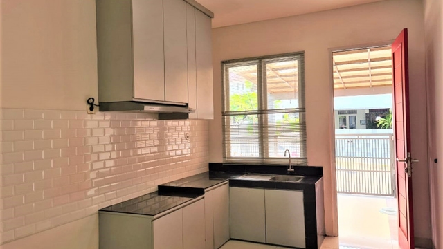 Sewa Rumah Lingkungan Asri Lokasi Strategis Siap Huni Di Cinere image 3