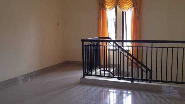 Sewa Rumah Siap Huni 2 Lantai di Gandul