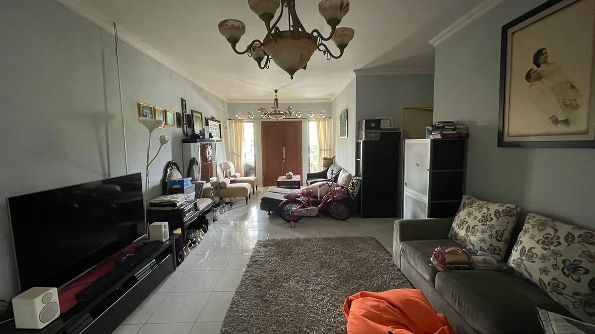 Sewa Rumah Cinere Megapolitan luas 240m2 4 Kamar Dekat Pintu Tol Desari