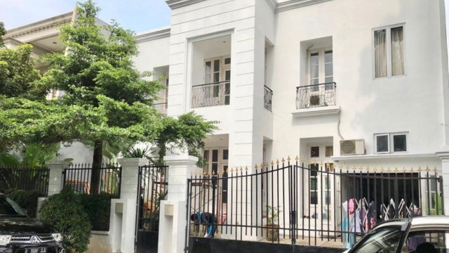 Sewa Rumah Super Megah Dengan Private Pool di Villa Cinere Mas image 4