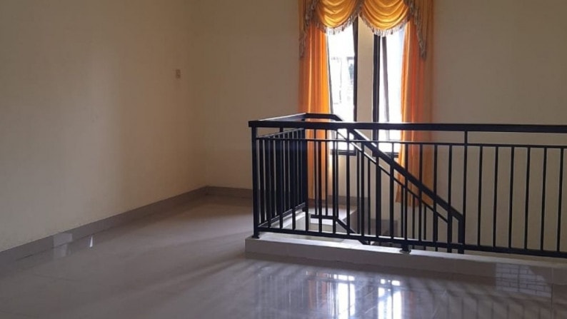 Sewa Rumah Siap Huni 2 Lantai di Gandul